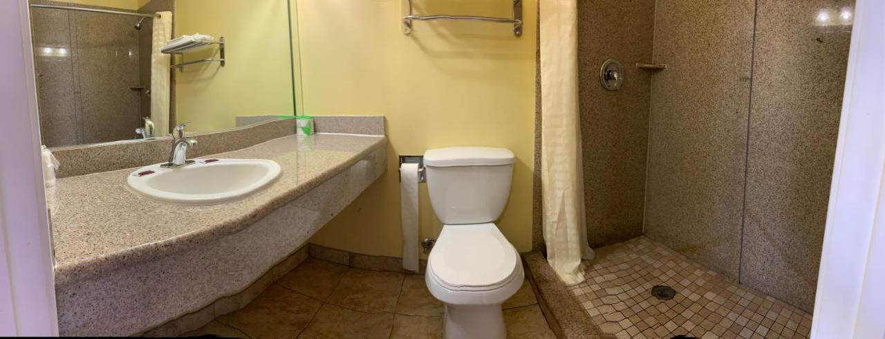 Vegas Motel West Athens ภายนอก รูปภาพ