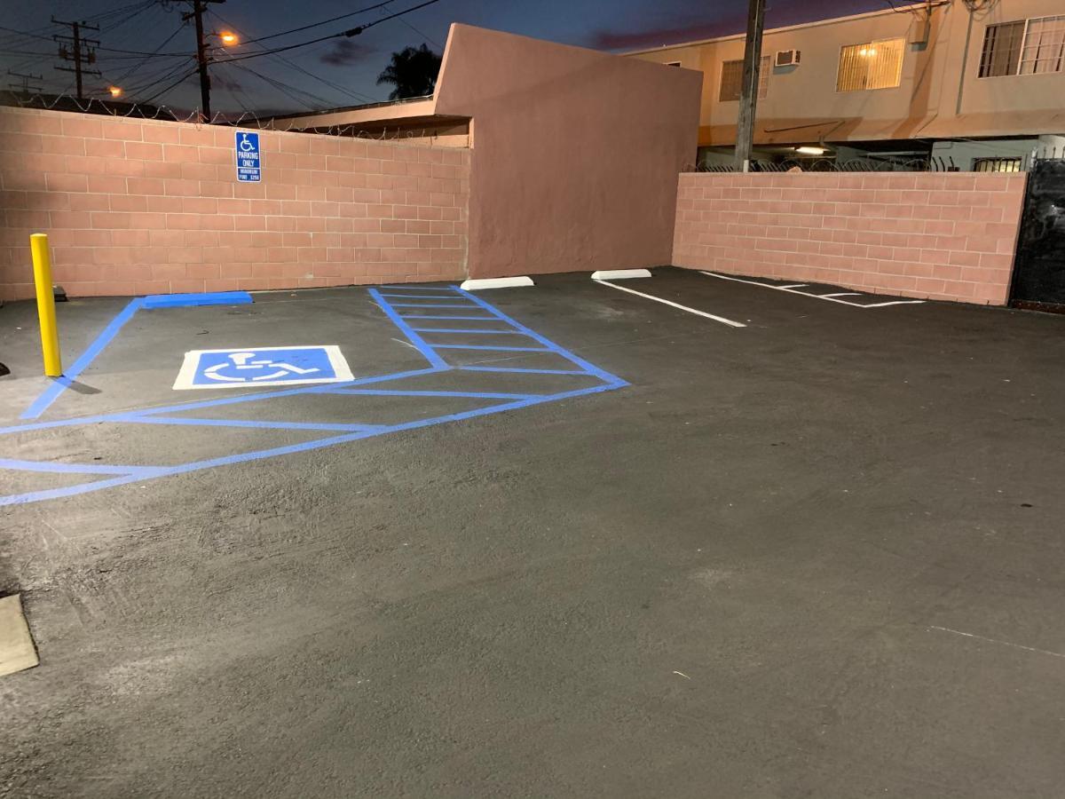 Vegas Motel West Athens ภายนอก รูปภาพ