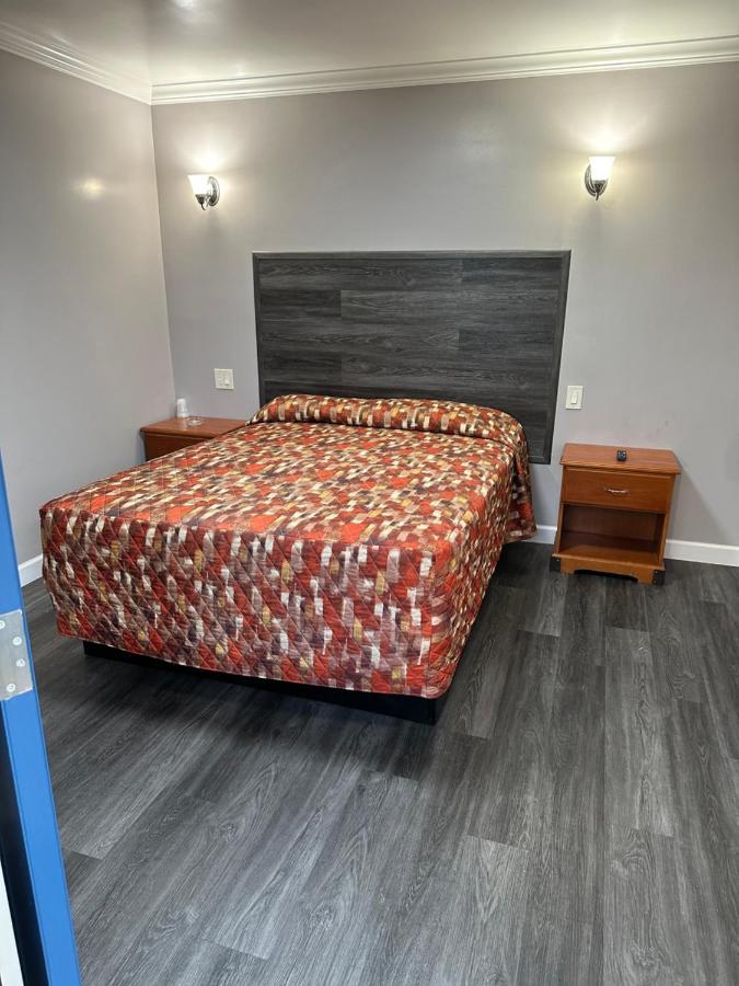 Vegas Motel West Athens ภายนอก รูปภาพ