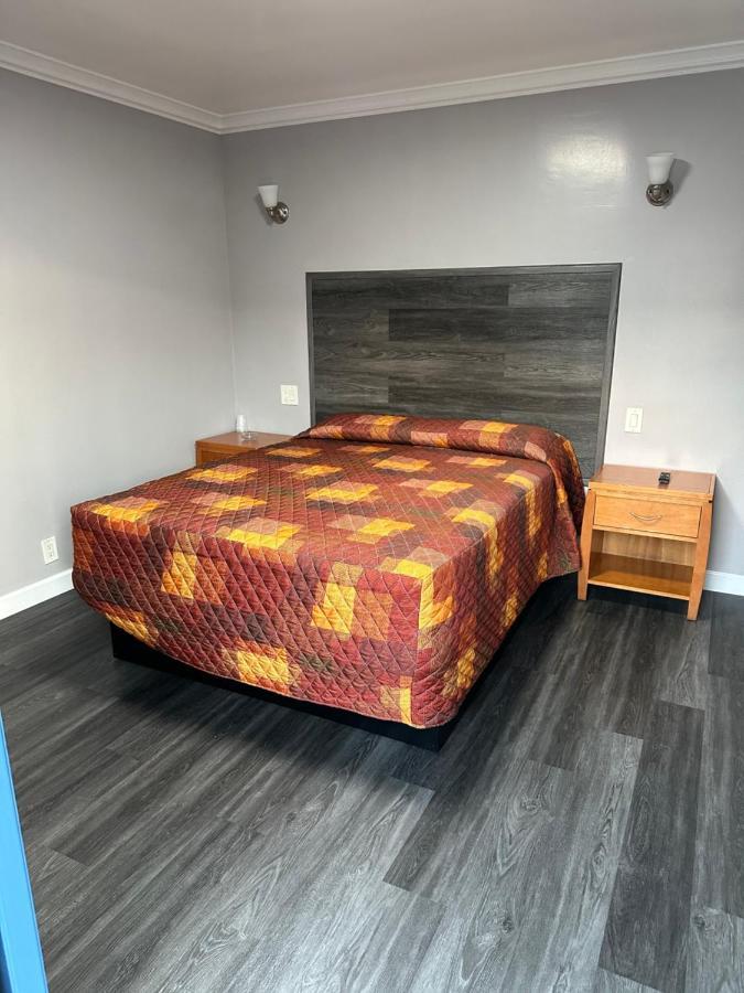 Vegas Motel West Athens ภายนอก รูปภาพ