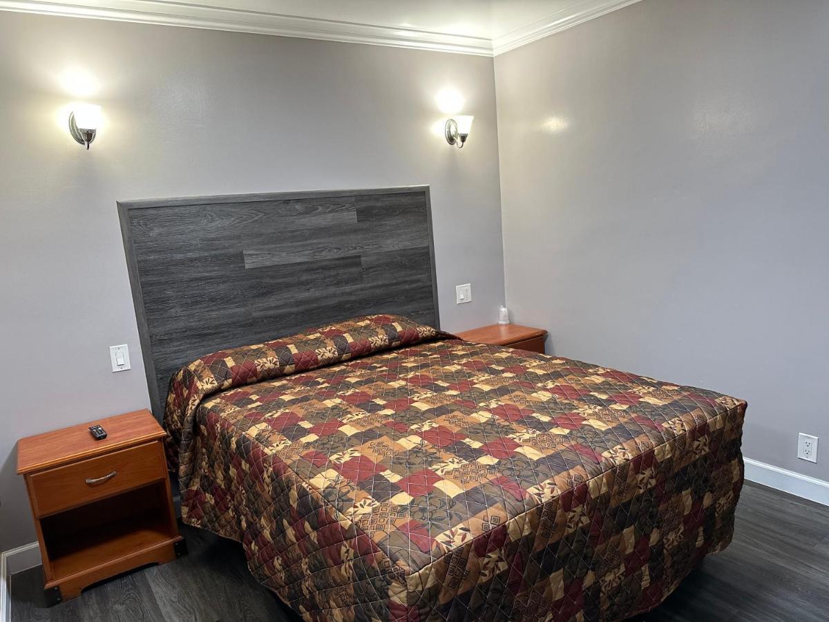 Vegas Motel West Athens ภายนอก รูปภาพ