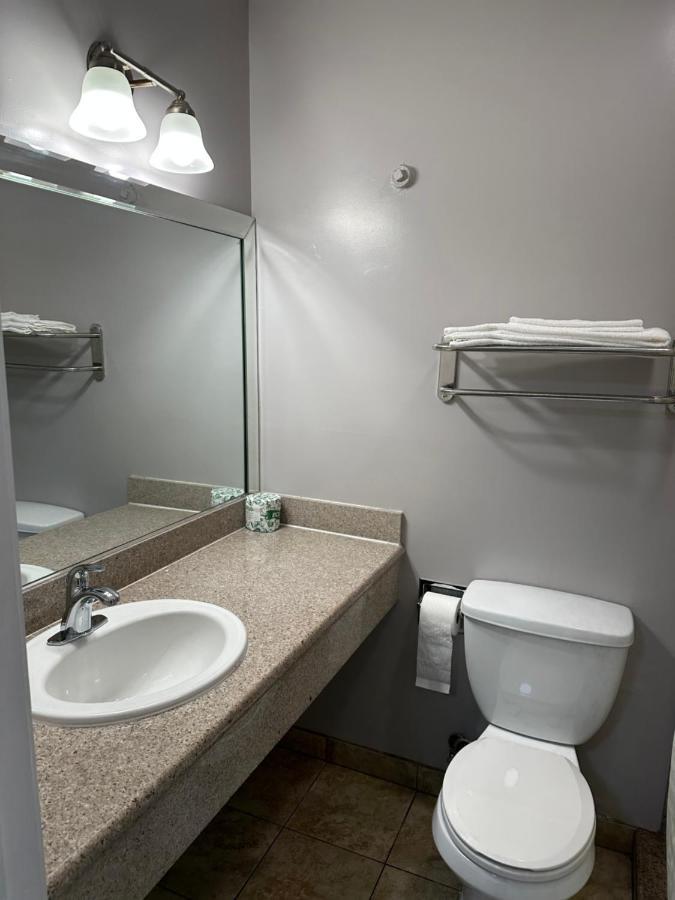 Vegas Motel West Athens ภายนอก รูปภาพ